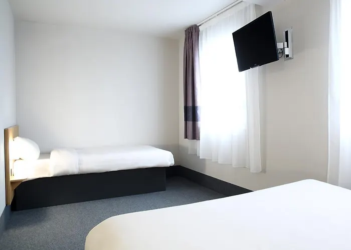 Hotel Sud Marche International 2*